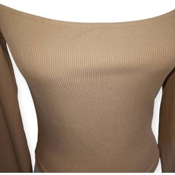 CBR BEIGE CUTOUT TOP SZ.S NWT. - Picture 3 of 9